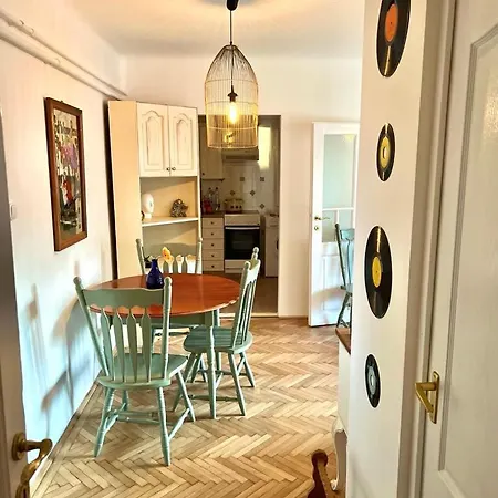 Apartment 2 Bedroom *